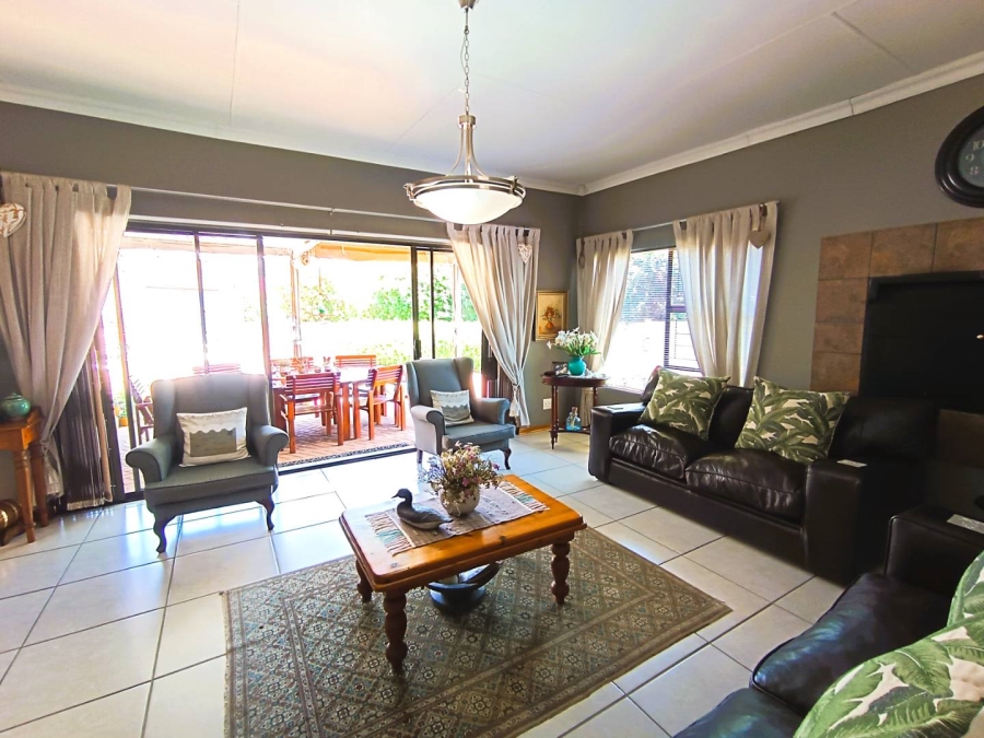 5 Bedroom Property for Sale in Langenhovenpark Free State